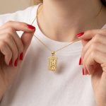 آویز تراش دار ورساچه - تصویر 2